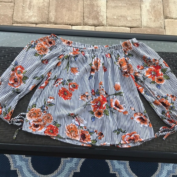 Active USA Tops - Off The Shoulder Flowy Top🌼